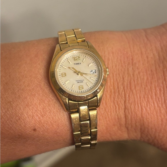 Vintage Timex Gold Watch with White mother of pearl Face - Picture 3 of 5